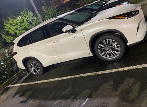 2021 Toyota Highlander Hybrid Platinum