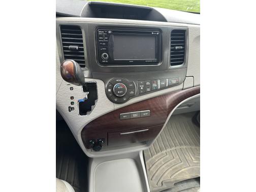2014 Toyota Sienna XLE