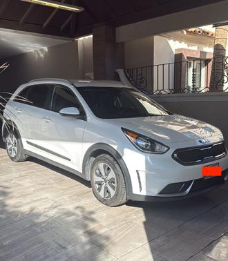 White 2019 Kia Niro LX