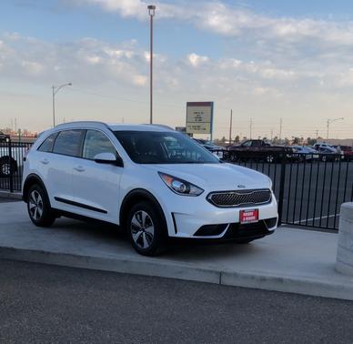 White 2019 Kia Niro LX