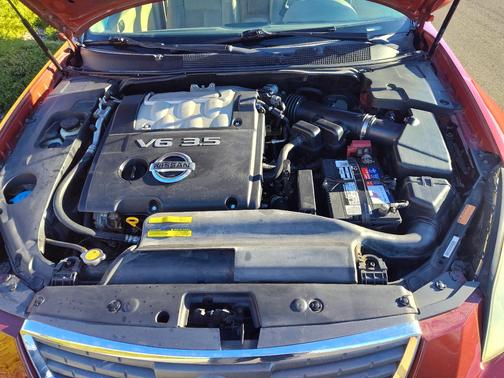 Red 2007 Nissan Maxima SE
