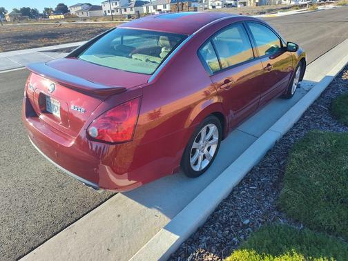 Red 2007 Nissan Maxima SE