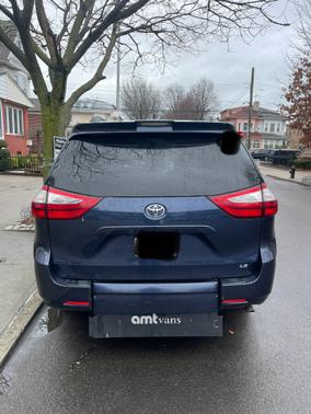 2018 Toyota Sienna LE