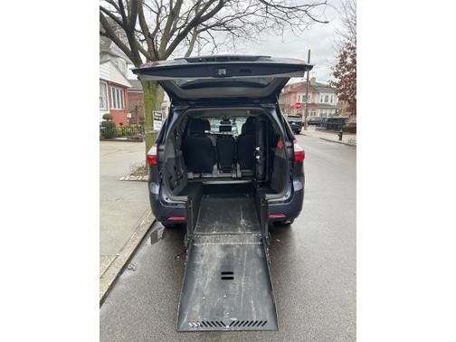 2018 Toyota Sienna LE