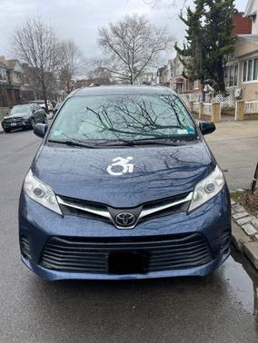 2018 Toyota Sienna LE
