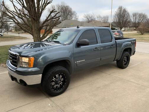 Gray 2007 GMC Sierra 1500 SLE1 Crew Cab