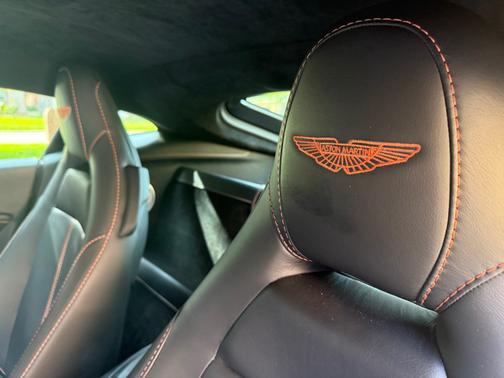 2020 Aston Martin Vantage Base