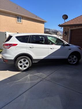 White 2015 Ford Escape SE