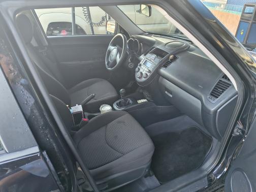 Black 2011 Kia Soul Base
