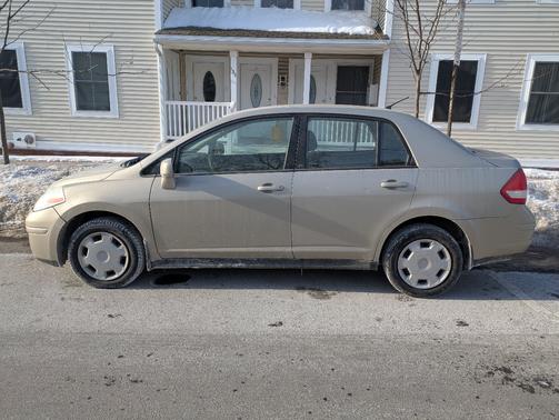 2009 Nissan Versa 1.8 S