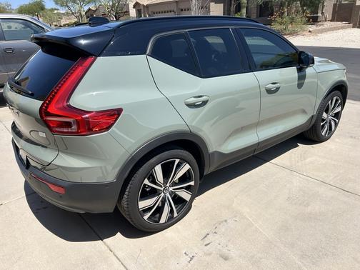 Green 2022 Volvo XC40 Recharge Pure Electric P8 Twin Ultimate