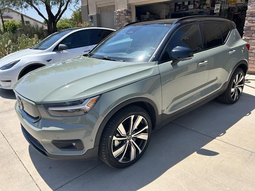 Green 2022 Volvo XC40 Recharge Pure Electric P8 Twin Ultimate