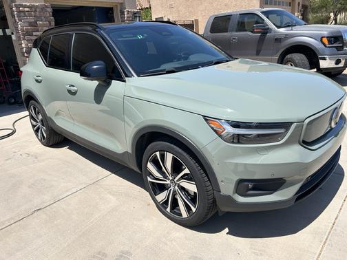 Green 2022 Volvo XC40 Recharge Pure Electric P8 Twin Ultimate