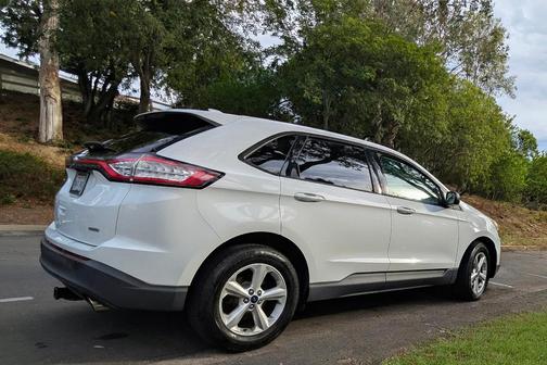 White 2016 Ford Edge SE
