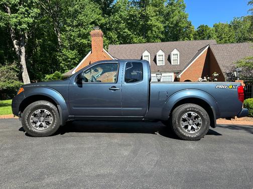 Blue 2014 Nissan Frontier Pro-4X