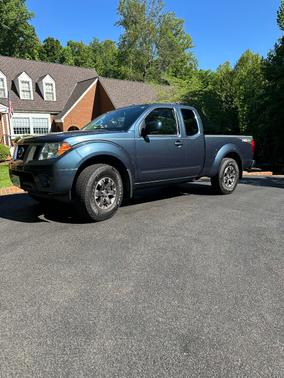 Blue 2014 Nissan Frontier Pro-4X