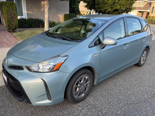 2015 Toyota Prius v Four