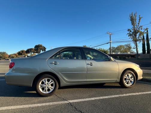 2005 Toyota Camry LE V6