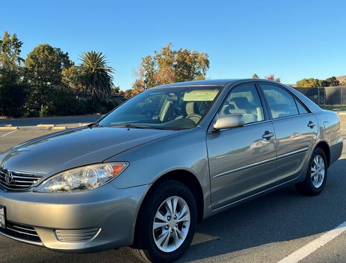 2005 Toyota Camry LE V6