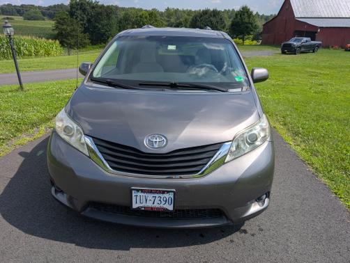 2014 Toyota Sienna LE