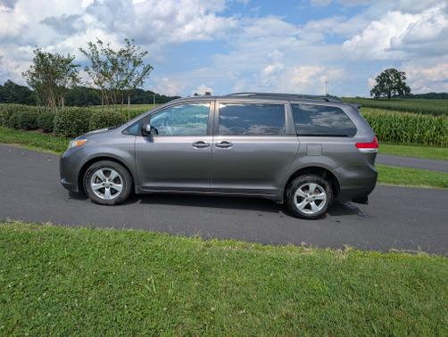 2014 Toyota Sienna LE