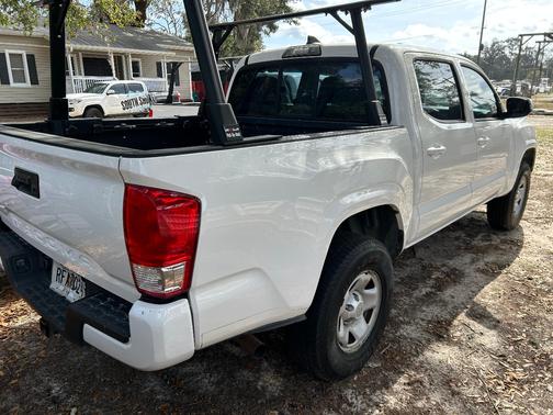 2017 Toyota Tacoma SR