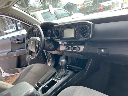 2017 Toyota Tacoma SR