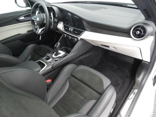 2020 Alfa Romeo Giulia Quadrifoglio