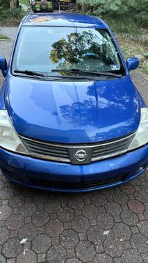 Blue 2009 Nissan Versa 1.8 S
