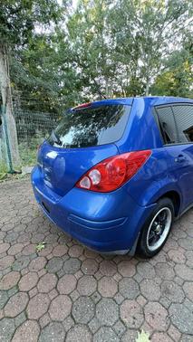 Blue 2009 Nissan Versa 1.8 S