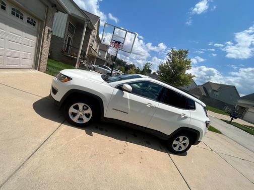 White 2018 Jeep Compass Latitude