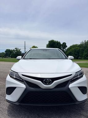 White 2020 Toyota Camry SE