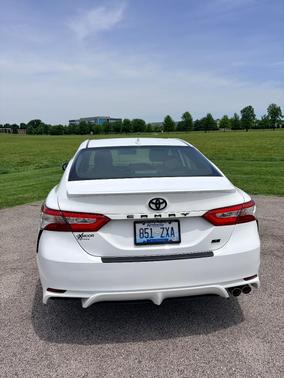 White 2020 Toyota Camry SE
