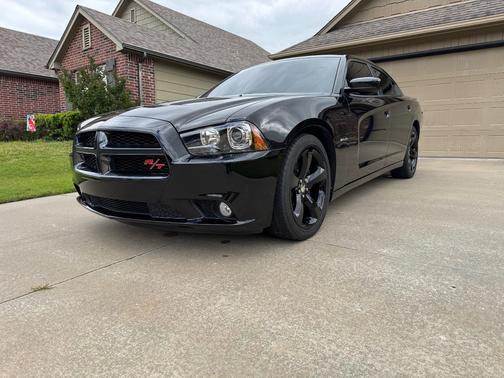 Black 2014 Dodge Charger R/T