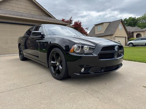 Black 2014 Dodge Charger R/T