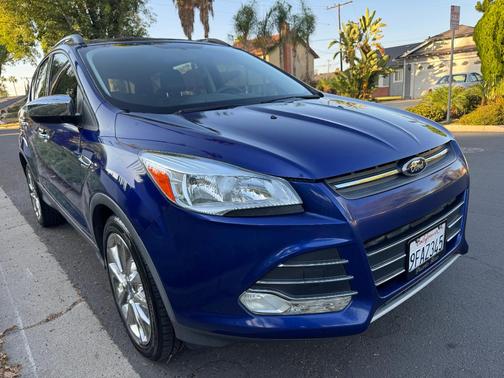 Blue 2016 Ford Escape SE
