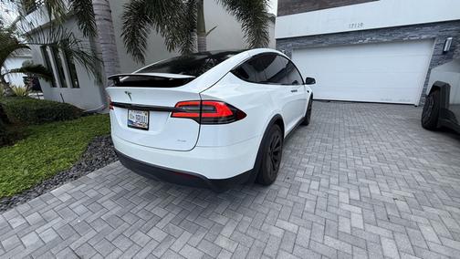 2022 Tesla Model X Plaid