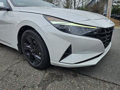 2022 Hyundai ELANTRA SEL
