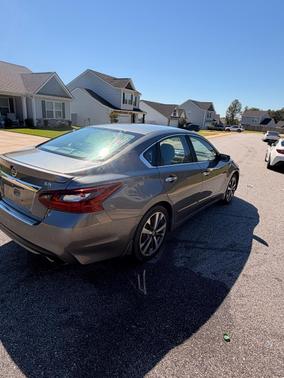 Gray 2017 Nissan Altima 2.5 SR