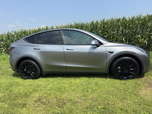 2025 Tesla Model Y Long Range AWD