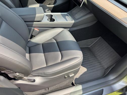 2025 Tesla Model Y Long Range AWD