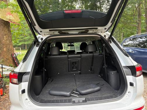 White 2022 Mitsubishi Outlander SE Launch Edition