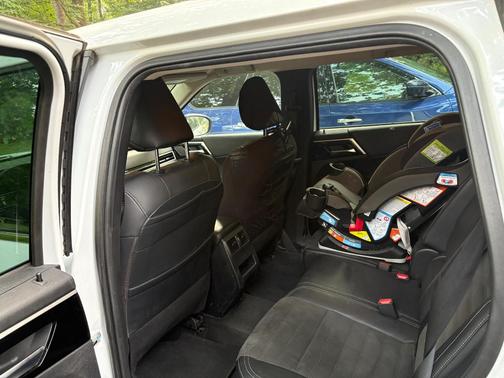 White 2022 Mitsubishi Outlander SE Launch Edition