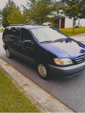 Blue 2002 Toyota Sienna LE