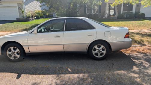 1997 Lexus ES 300 Base