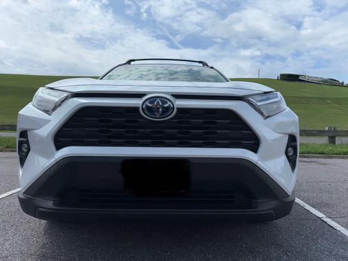 2023 Toyota RAV4 Hybrid XLE Premium