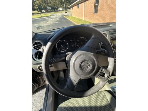 2011 Volkswagen Tiguan SE