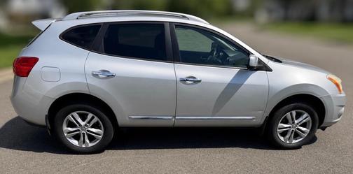 Silver 2013 Nissan Rogue SV