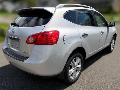 Silver 2013 Nissan Rogue SV
