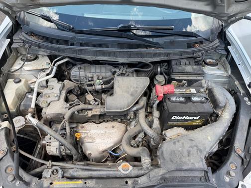 Silver 2013 Nissan Rogue SV